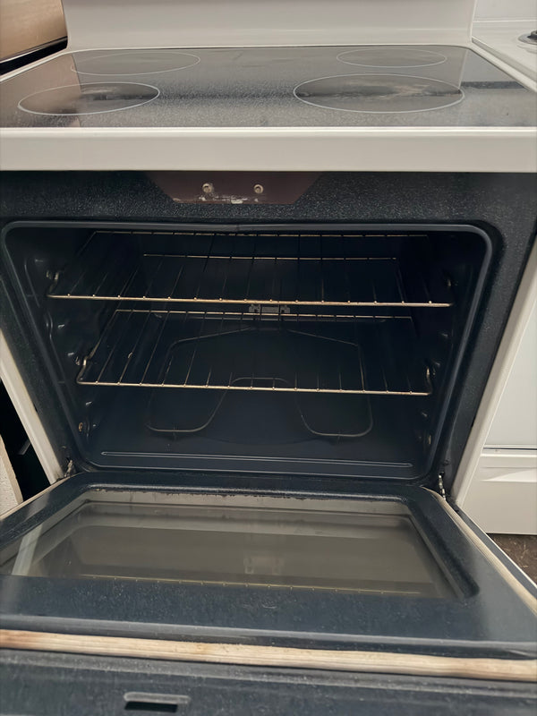 30” White GE Glass Top Electric Range