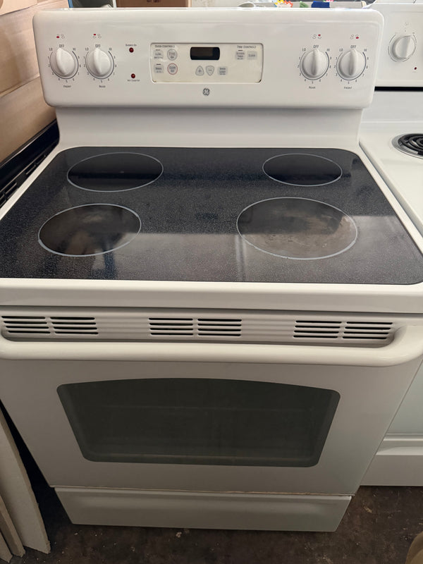 30” White GE Glass Top Electric Range